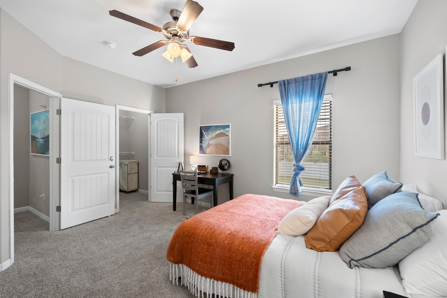the collective at norman apartments near the university of oklahoma bedroom with walk in closet